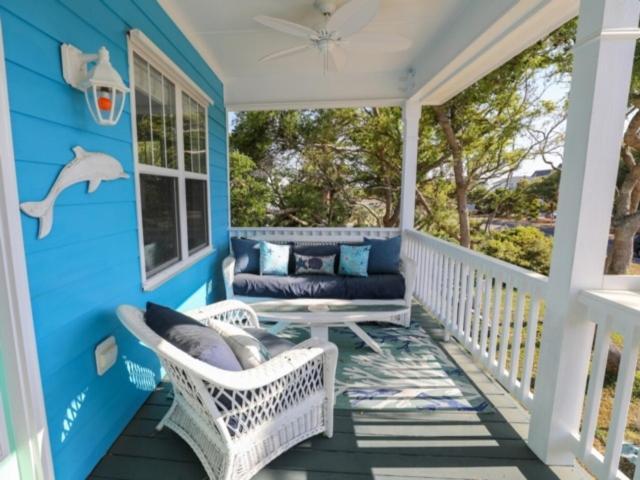 Atlantis Blue - Relaxing Beach Getaway Home Directly Across The Street From Beach Access! Home Kure Beach Exterior photo